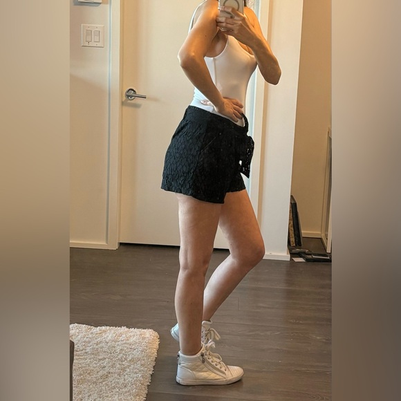 Lace paper bag short - Picture 2 of 3